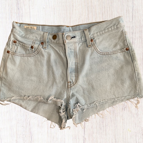 Levi's 501 Raw Hem High rise Shorts - Picture 2 of 7
